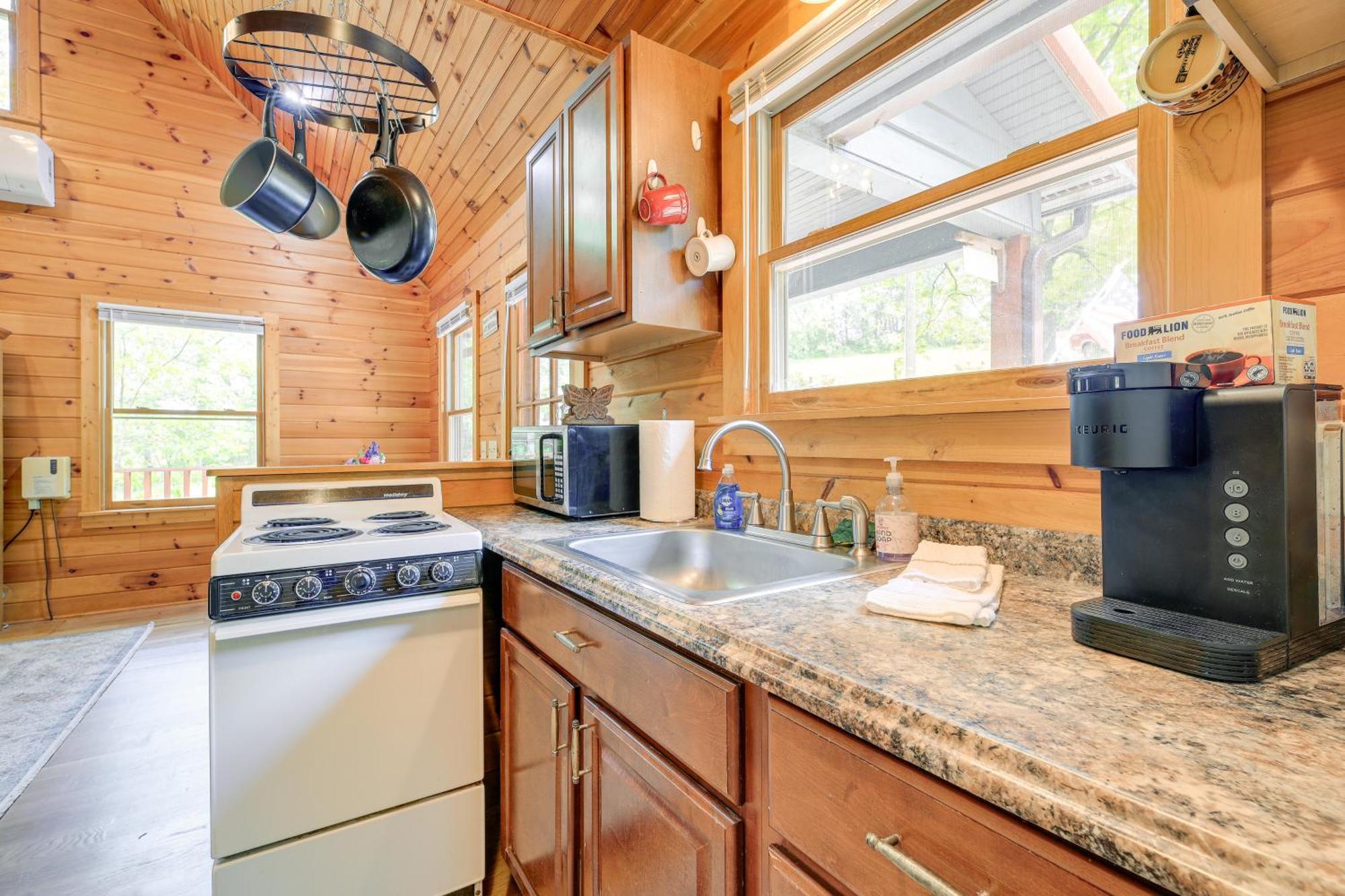 Quaint Blue Ridge Cabin Rental With On-Site Stream! Sparta Kültér fotó